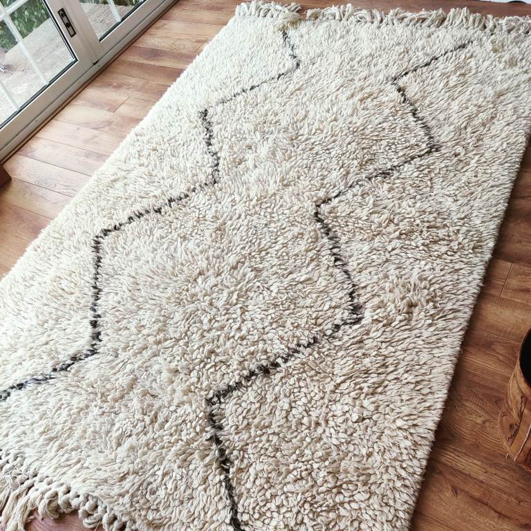 La Redout 100% wool rug, deep pile with fringe.