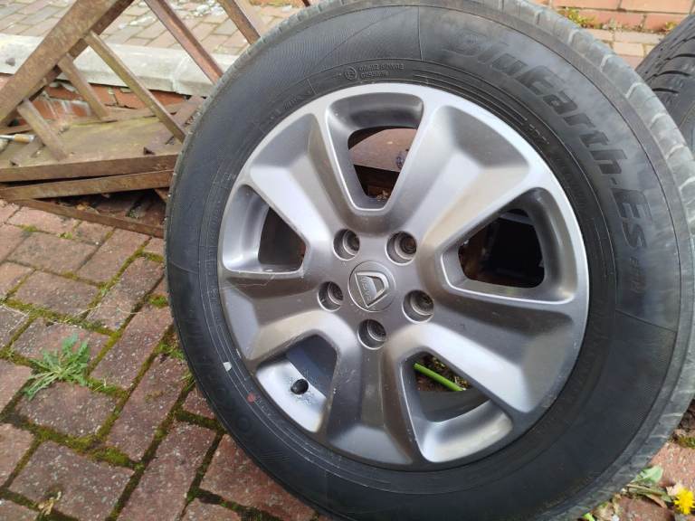 Dacia duster alloy wheels and tyres 