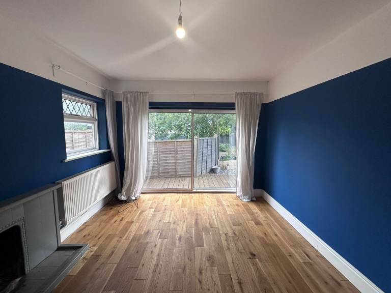 Extra large room to rent in Romford with bills included - Couples welcome 