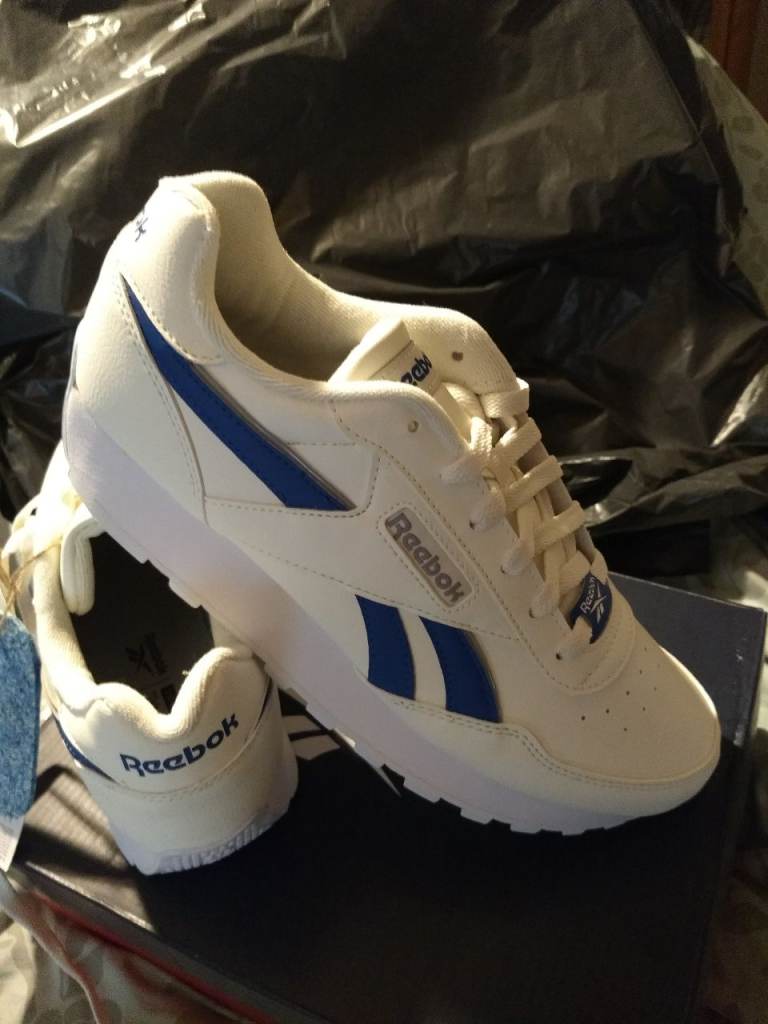 Reebok runner trainers (NEW with tags). size 8