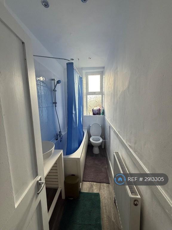1 bedroom in Harlech Road, Leeds, LS11 (#2913305)