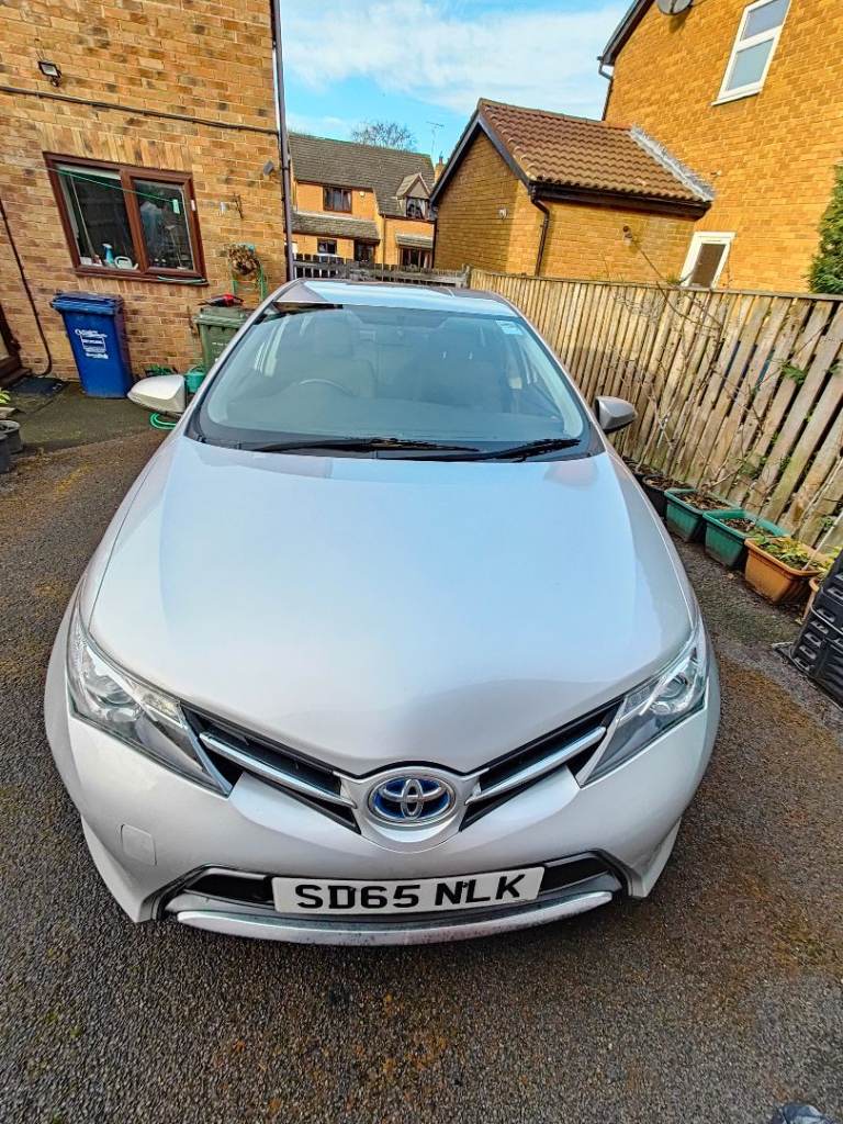 Toyota Auris 1.8 VVT-h Icon Hatchback 5dr Petrol Hybrid CVT 2015 (5100 miles) parking Camera.