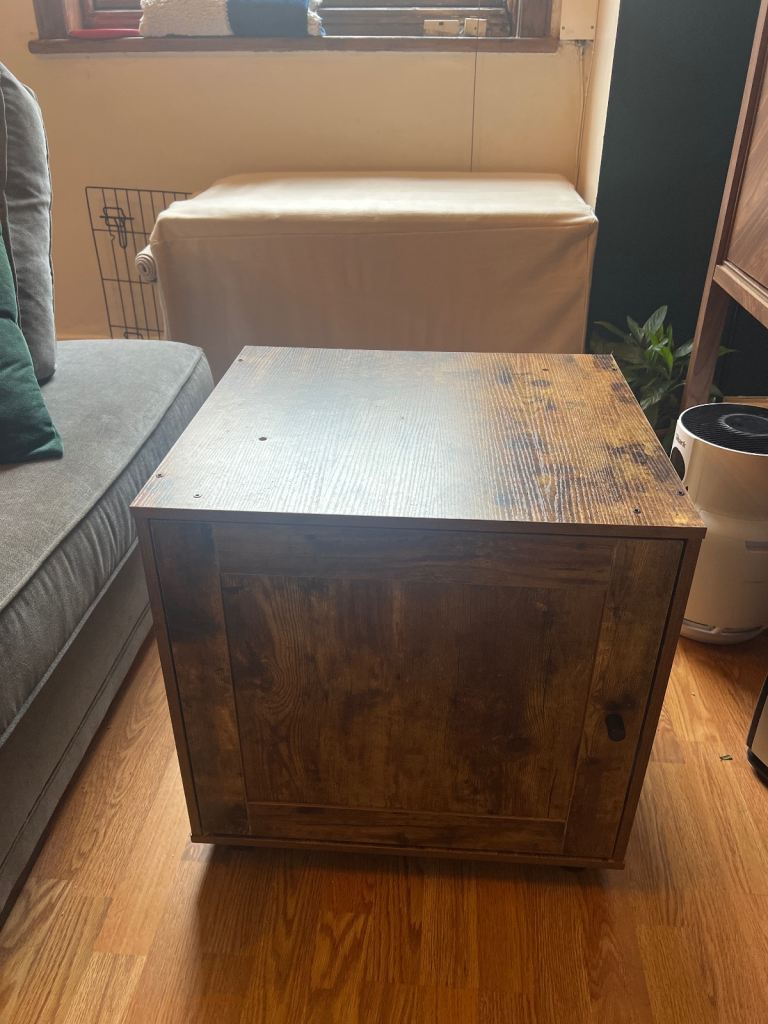 Wooden decorative cat litter box enclosure