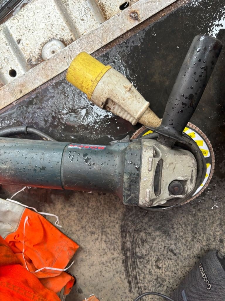 Angle Grinder 4” – Good Condition, Ready for Work
