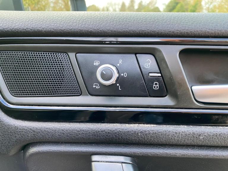 2014 Volkswagen Touareg 3.0 TDI V6 BlueMotion Tech R-Line Tiptronic 4WD Euro 5 (s/s) 5dr ESTATE D...