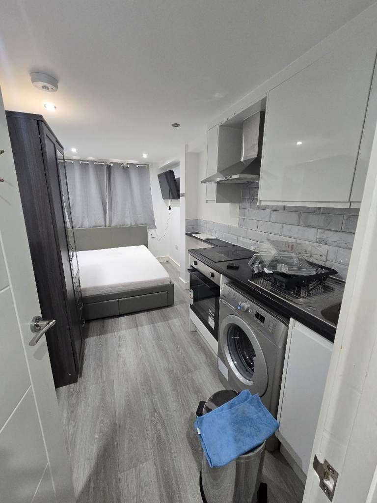 Newly refurbished and fully furnished studio.