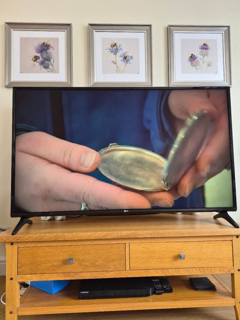 LG 49UM7050PLF 49 inch smart TV