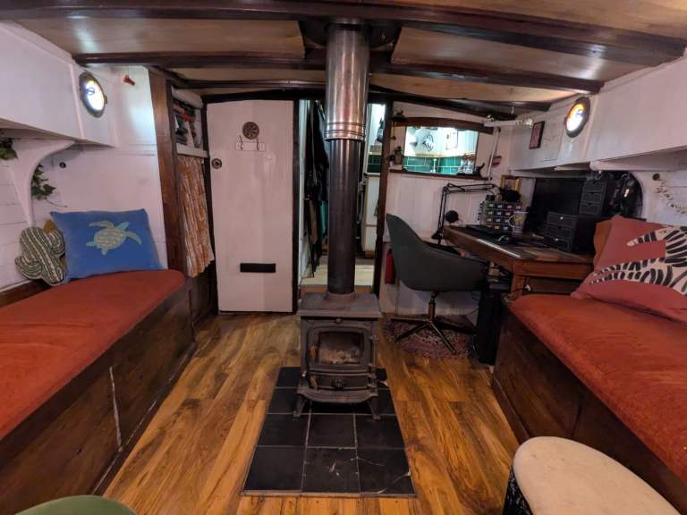 28ft Houseboat for Sale
