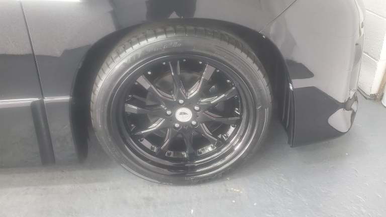 Toyota Alphard 2.4 black automatic 8 seater sunroofs fresh japanese import 2010