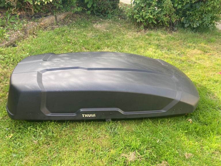 THULE   Car Top Box  25,5Kg capacity   1.75m long x  0.75m wide  (With Mounting Rails)