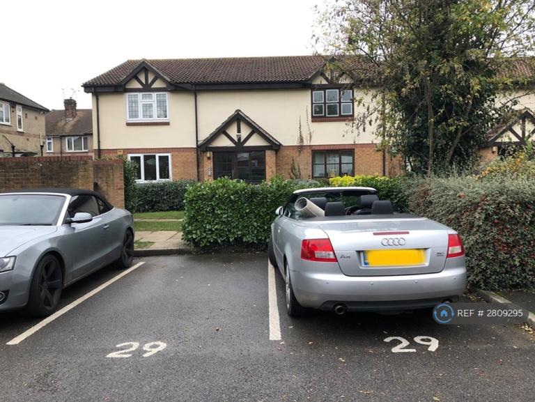 2 bedroom flat in Peel Court, Slough, SL1 (2 bed) (#2809295)