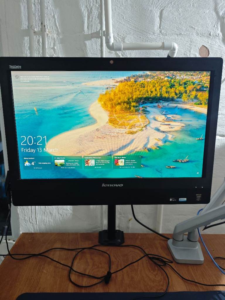 Lenovo 23 inch Full HD All in One Desktop PC - Intel Core i7, 16GB Ram, 256GB SSD, WiFi, BT, Win 10