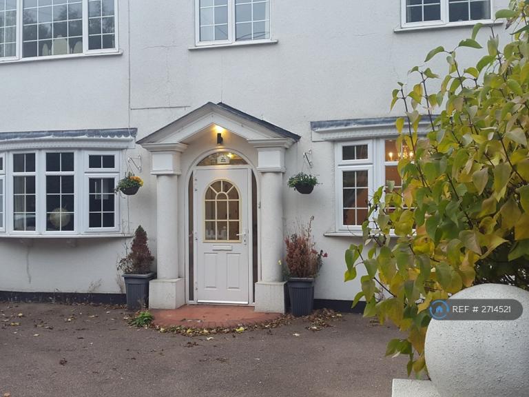 5 bedroom house in Noak Hill Road, Romford, RM3 (5 bed) (#2714521)