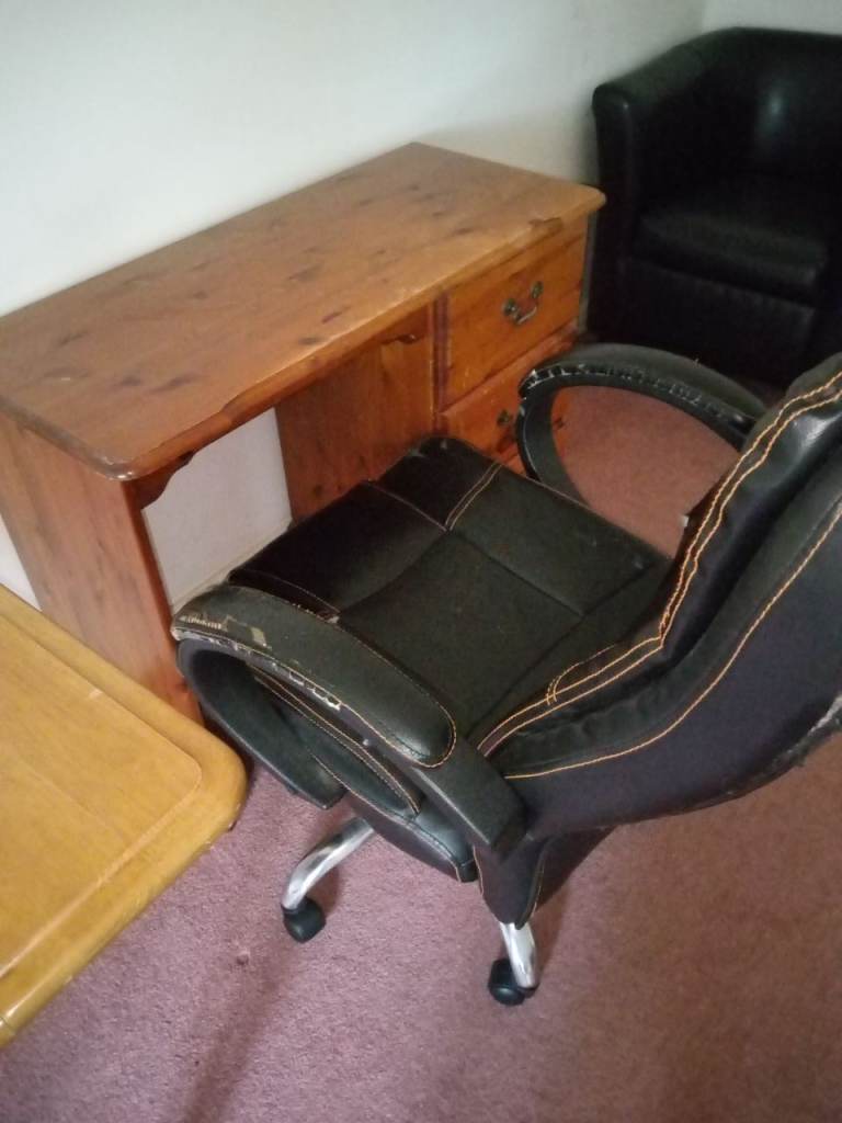 desk and chair FREE