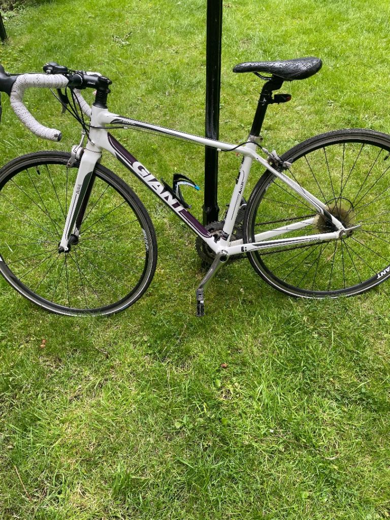 Giant Avail 2 Road Bike - White, Good Condition