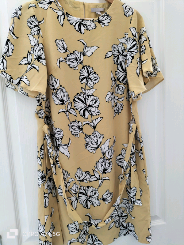 H&M Short sleeve dress in lovely condition 