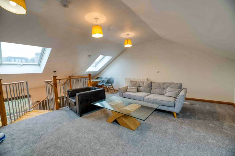 Very stylish, 2 bedroom, 2nd floor flat on two levels, in Fountainbridge – available November