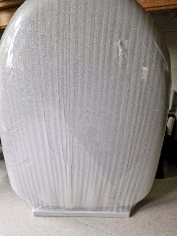 Nuìie Comfort Height White Toilet Seat - New 