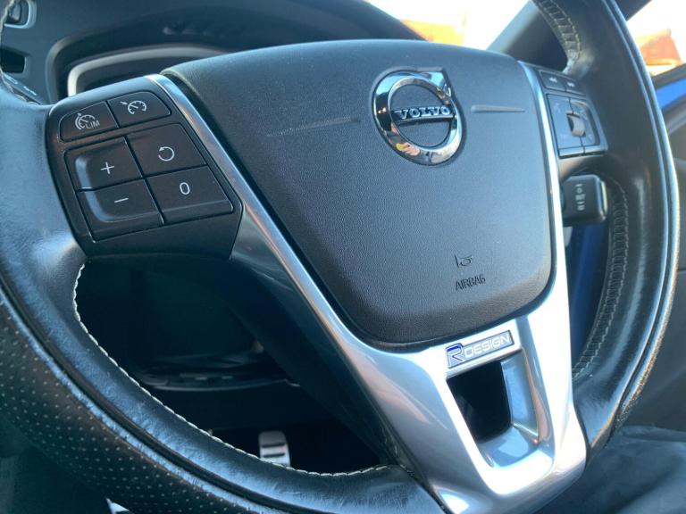 2016 Volvo V40 D2 [120] R DESIGN Nav Plus 5dr HATCHBACK DIESEL Manual