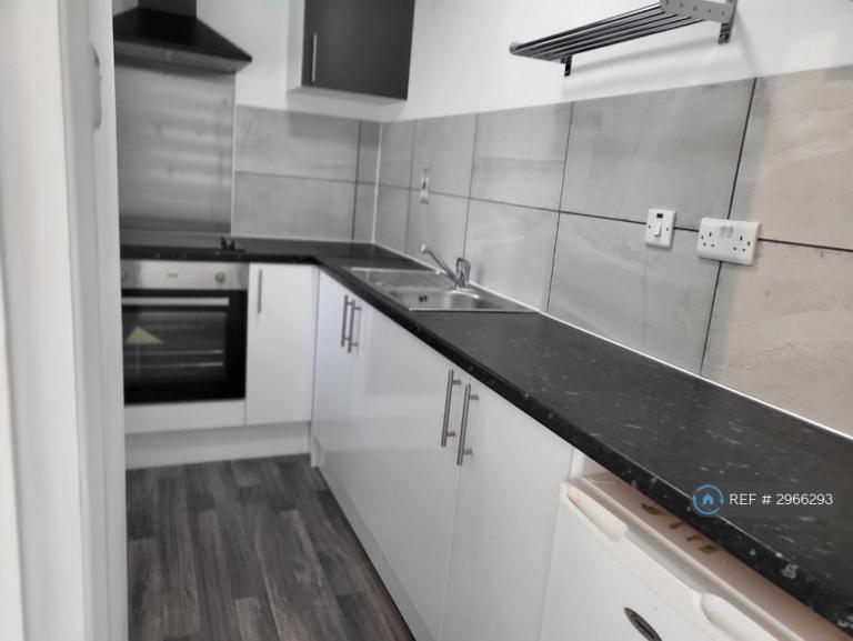 Studio flat in Ocean Court, Bournemouth, BH1 (#2966293)
