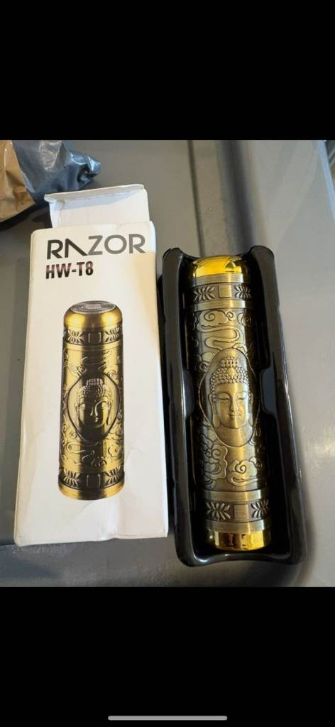Mens T8 Golden Shaver with box and charger 