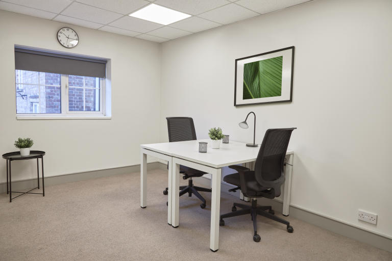 London - UB67JD \ Private Office for 1 Person Available Now
