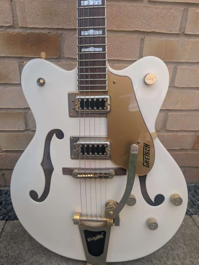 Gretsch Electromatic Hollow Body - white Bigsby  6 String RH Guitar – White, Good Condition