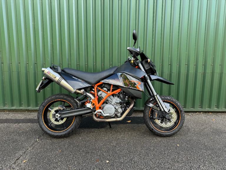 KTM 950 SMR 2009 Black Akrapovic Pipes 19000 Miles Full History including Valves