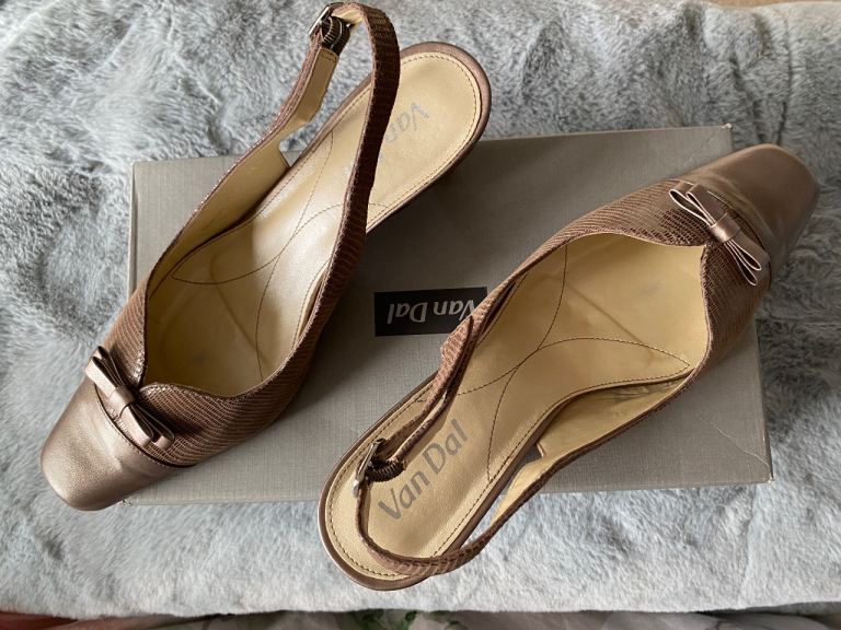 LADIES VAN DAL SHOES - SIZE 6