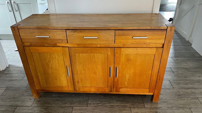 Oak Furnitureland sideboard