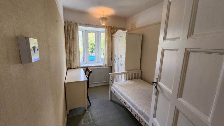 Single room in Twickenham for a female