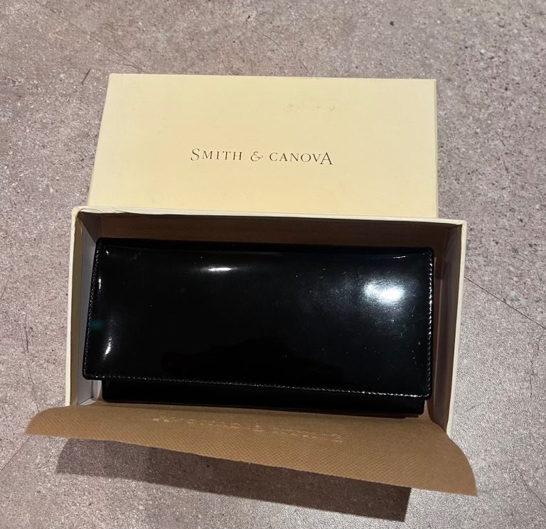 image for Beautiful black patent leather purse