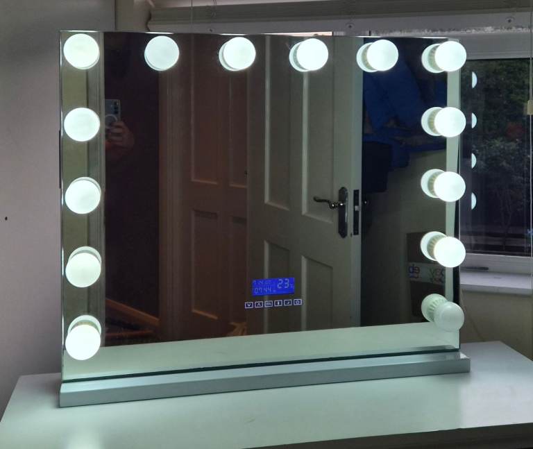 Hollywood mirror 