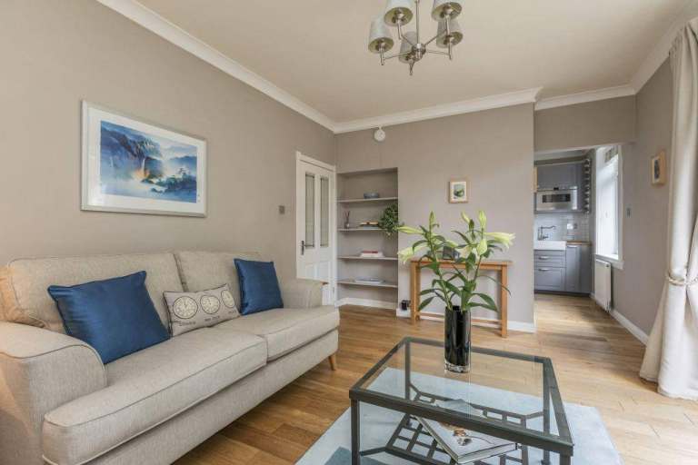 2 Bed Flat, Colinton Mains Green, EH13