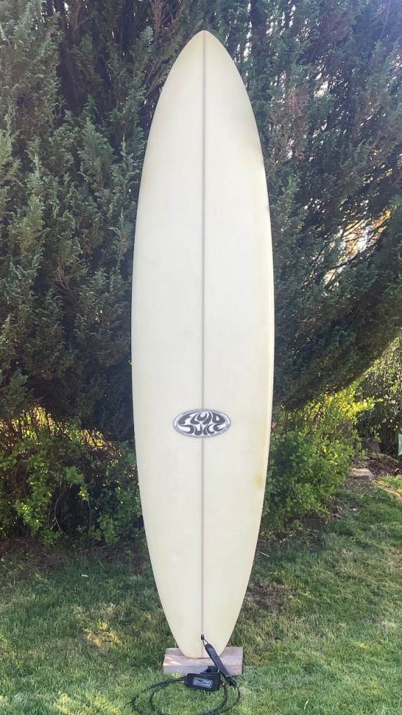 SHIPPING, Fluid Juice Surfboard 7’10, thruster, 56L, mid-length, extras