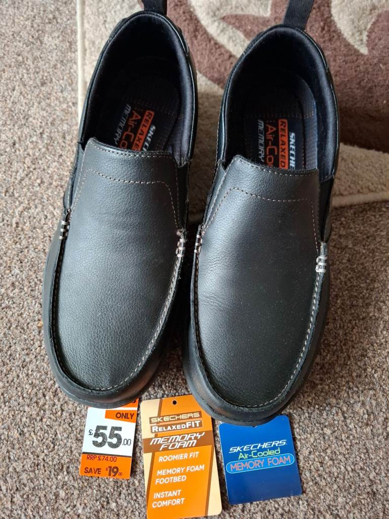 Mens Black Sketchers Size 7 Relaxed Fit Memory Foam NEW