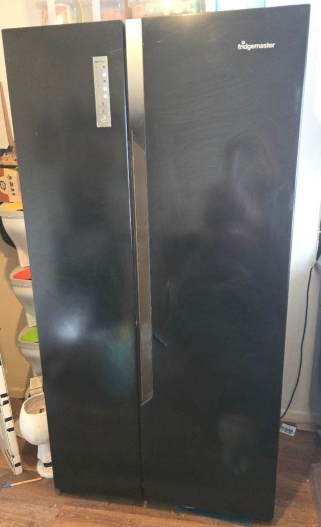 SEND OFFERS, NEED GONE ASAP. Fridgemaster American Fridge Freezer – Black, Good Condition
