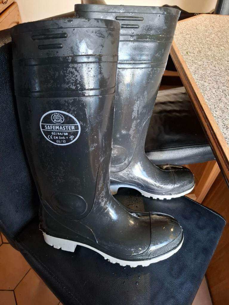Pair black safemaster wellington boots