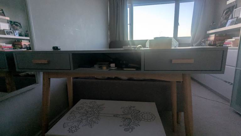 Free desk