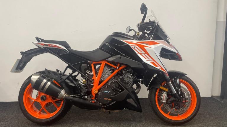 KTM 1290 SUPER DUKE GT ** KTM SERVICE HISTORY - TRACK PACK - HEATED GRIPS **