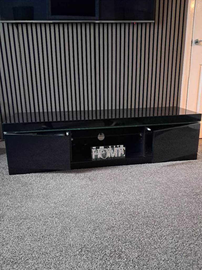 Black Tv / stereo unit