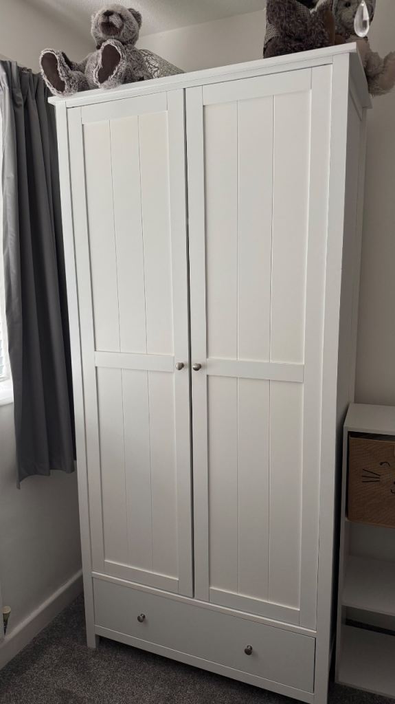Lovely White Wooden Wardrobe with Drawer – Good Condition