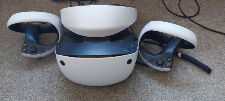PSVR2 & Box- used only a few times