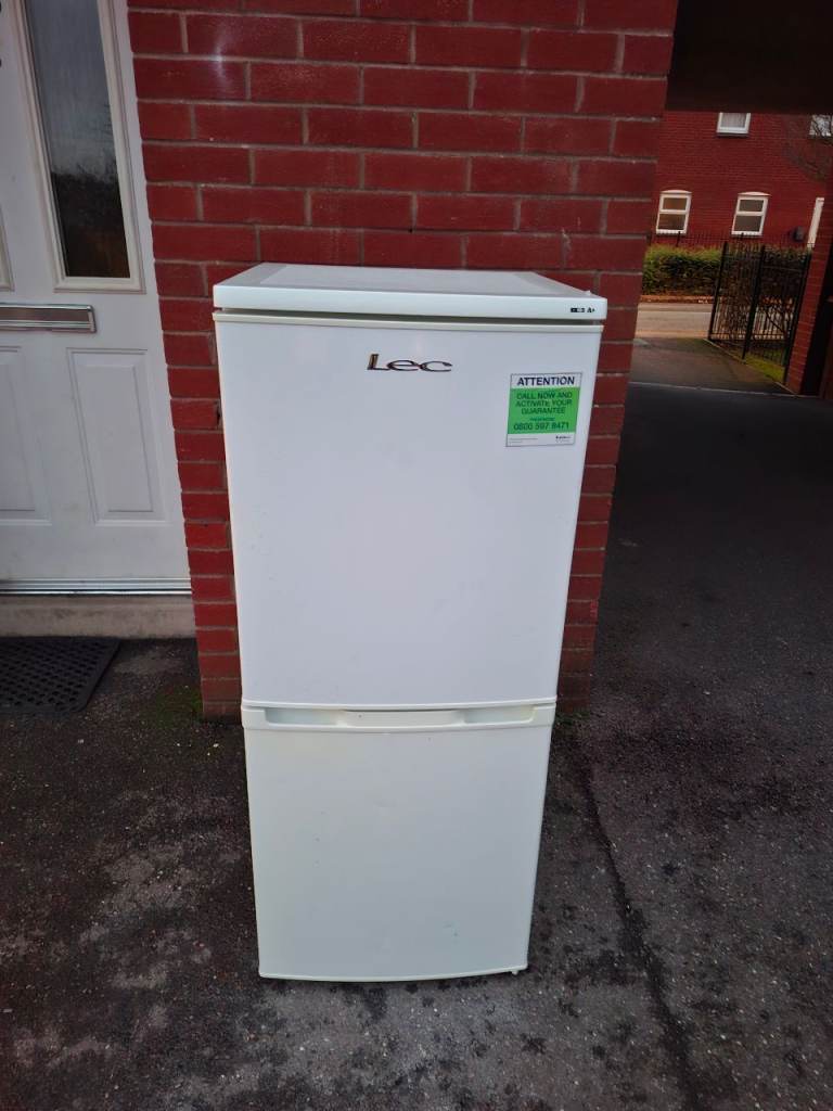 Lec fridge freezer 