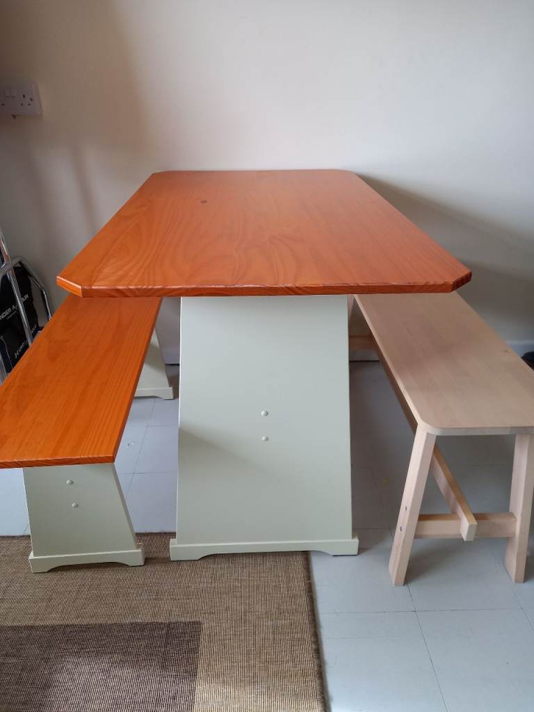 Table & bench set, in excellent condition.