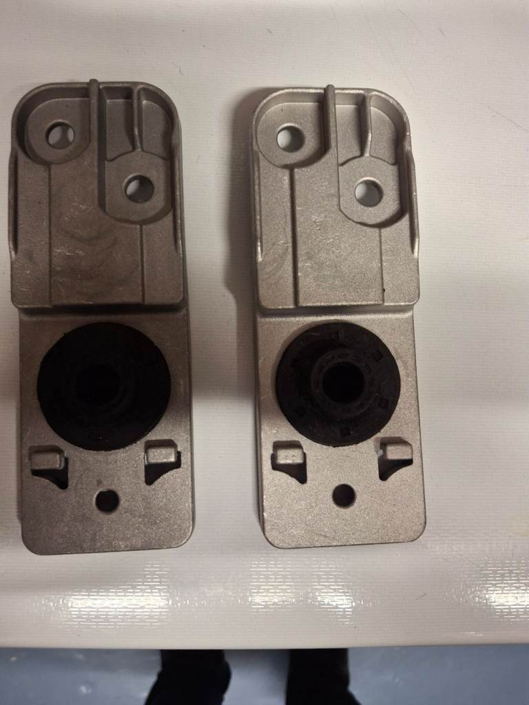 Astra j bottom radiator brackets