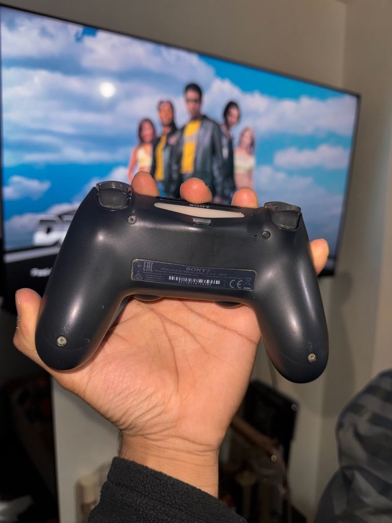 PlayStation 4 Pro 1TB - One Controller Excellent