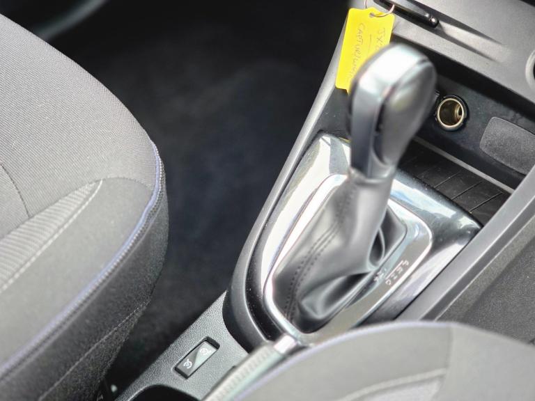 2016 Renault Captur 1.2 TCe ENERGY Dynamique Nav Auto Euro 6 (s/s) 5dr HATCHBACK Petrol Automatic