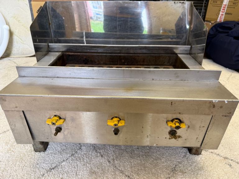 GAS BURNER   (  professional kitchens, outdoor cooking (BBQs) or catering )