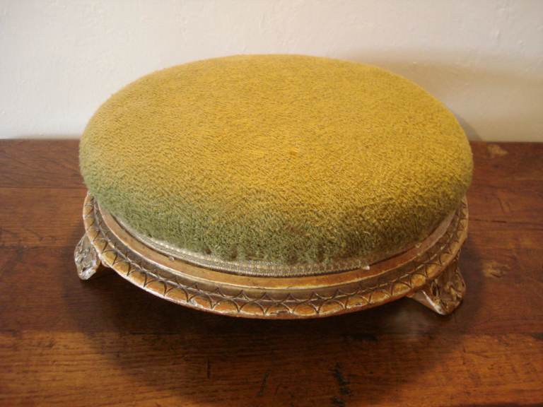 ANTIQUE 19TH C CIRCULAR CARVED GILT WOOD FOOTSTOOL